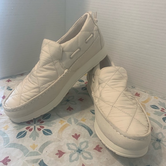 Sperry Cream Quilted Slip-On Sneakers size 9 - Picture 1 of 9